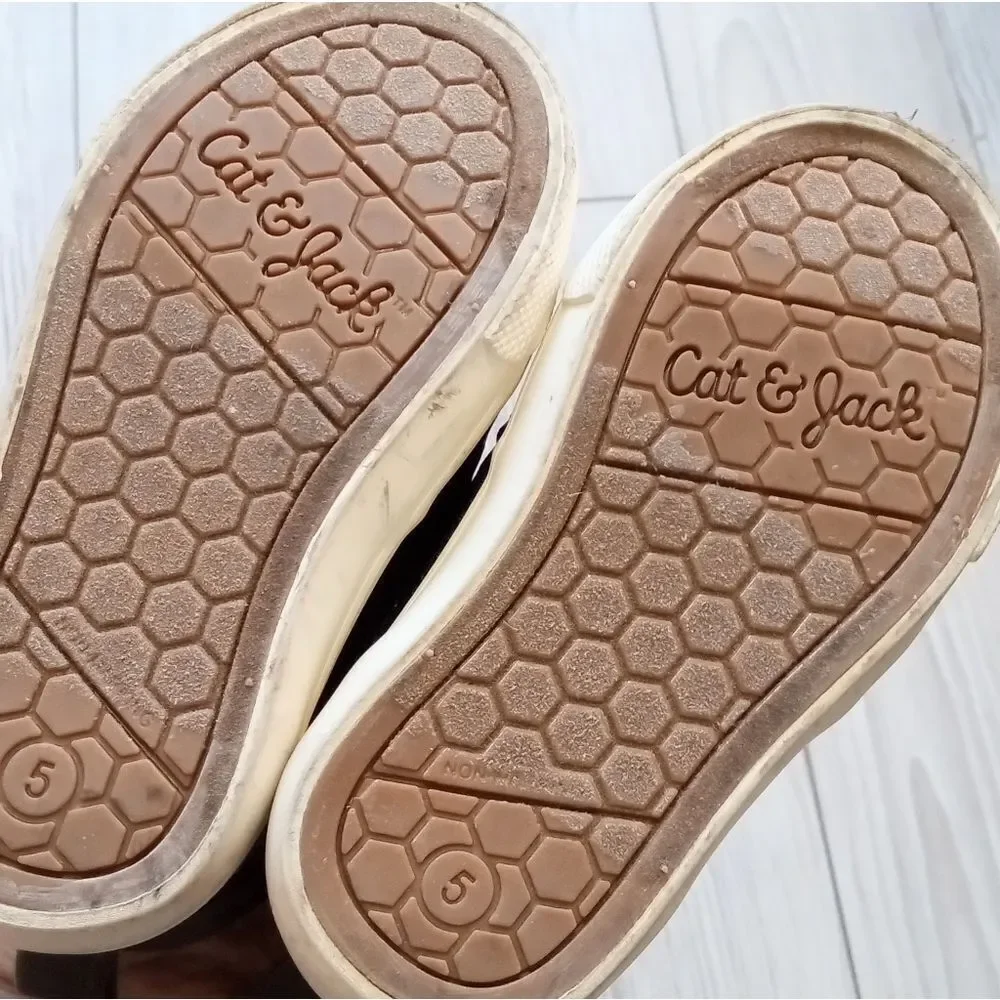 (73-3975)  Cat & Jack Shoes  Sz 5